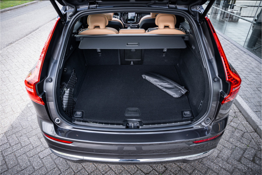 Volvo XC60 2.0 T6 Plug-in hybrid AWD Ultra Bright - Massage - B&W - HUD NP 85K