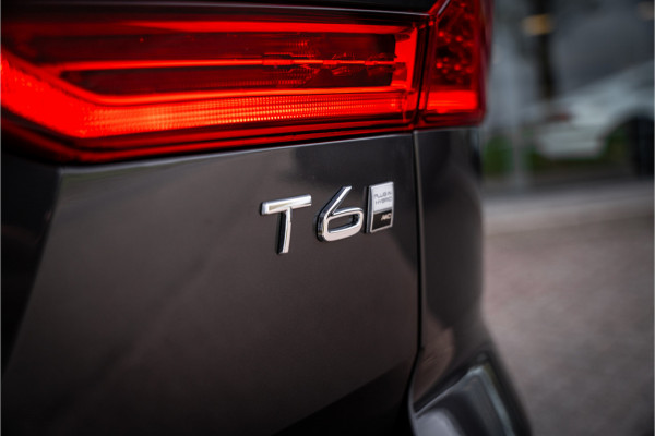 Volvo XC60 2.0 T6 Plug-in hybrid AWD Ultra Bright - Massage - B&W - HUD NP 85K