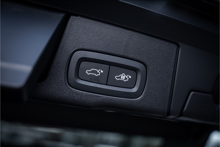 Volvo XC60 2.0 T6 Plug-in hybrid AWD Ultra Bright - Massage - B&W - HUD NP 85K