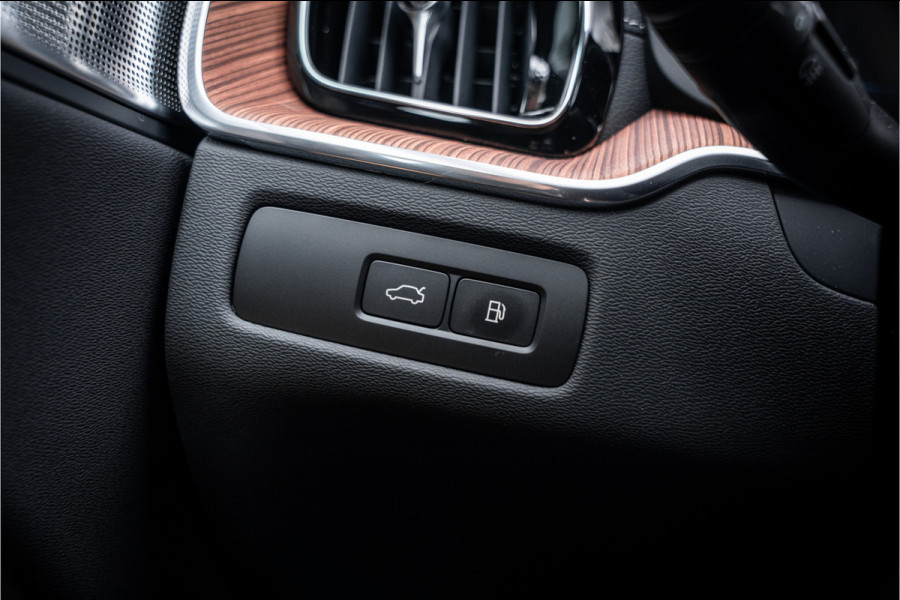 Volvo XC60 2.0 T6 Plug-in hybrid AWD Ultra Bright - Massage - B&W - HUD NP 85K