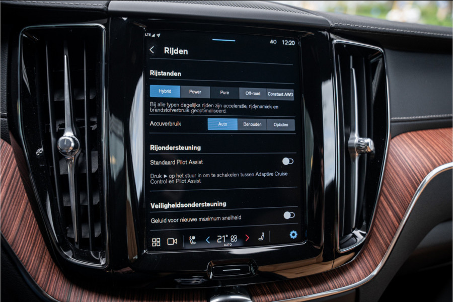Volvo XC60 2.0 T6 Plug-in hybrid AWD Ultra Bright - Massage - B&W - HUD NP 85K