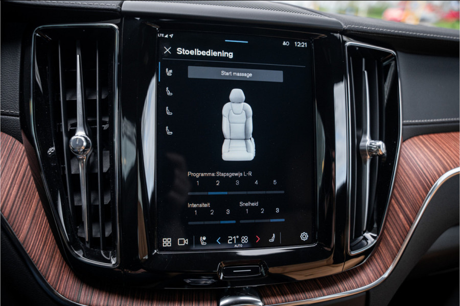 Volvo XC60 2.0 T6 Plug-in hybrid AWD Ultra Bright - Massage - B&W - HUD NP 85K