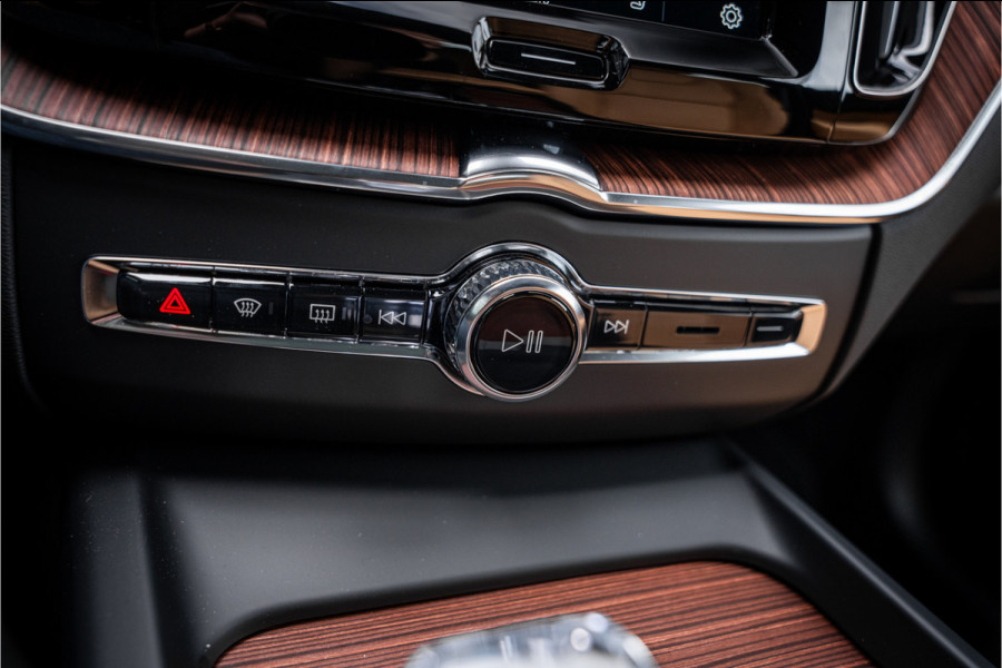 Volvo XC60 2.0 T6 Plug-in hybrid AWD Ultra Bright - Massage - B&W - HUD NP 85K