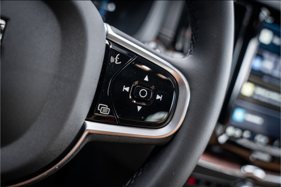 Volvo XC60 2.0 T6 Plug-in hybrid AWD Ultra Bright - Massage - B&W - HUD NP 85K
