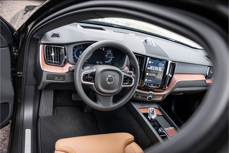 Volvo XC60 2.0 T6 Plug-in hybrid AWD Ultra Bright - Massage - B&W - HUD NP 85K