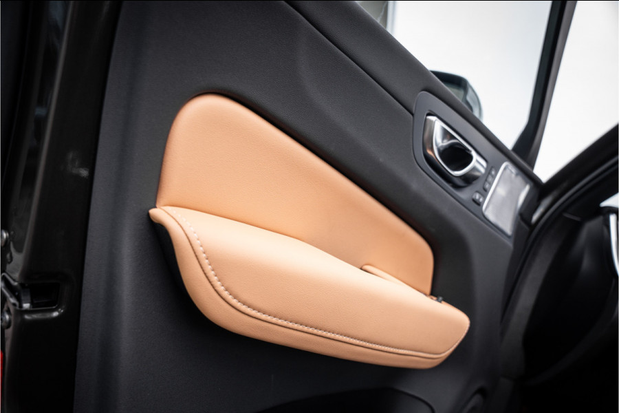 Volvo XC60 2.0 T6 Plug-in hybrid AWD Ultra Bright - Massage - B&W - HUD NP 85K