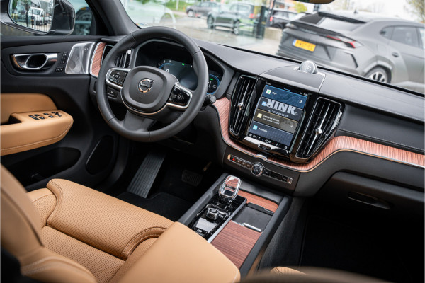 Volvo XC60 2.0 T6 Plug-in hybrid AWD Ultra Bright - Massage - B&W - HUD NP 85K