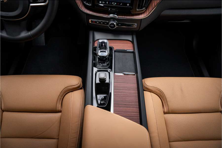Volvo XC60 2.0 T6 Plug-in hybrid AWD Ultra Bright - Massage - B&W - HUD NP 85K