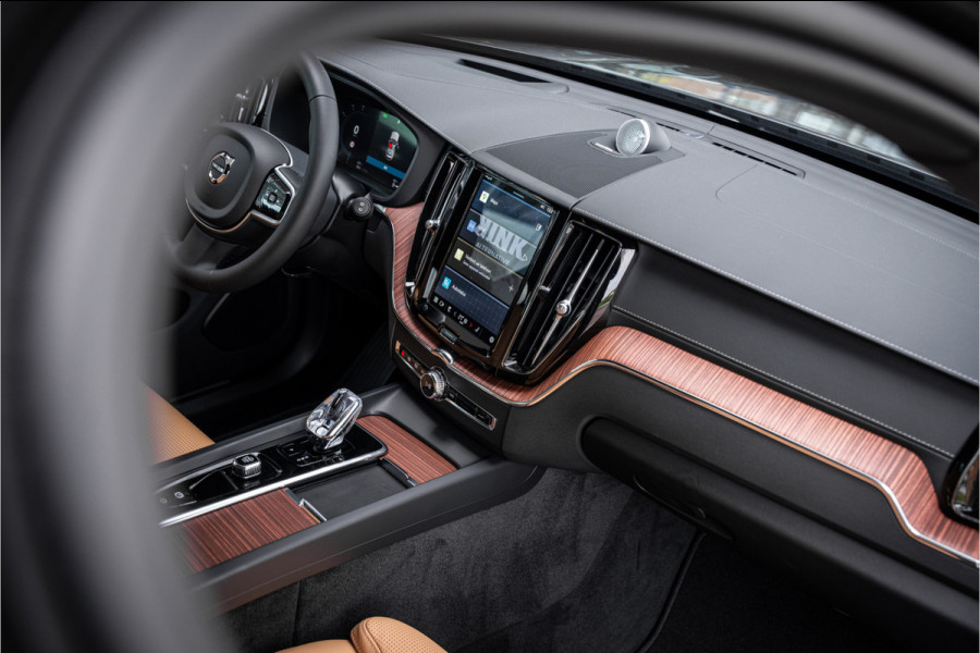 Volvo XC60 2.0 T6 Plug-in hybrid AWD Ultra Bright - Massage - B&W - HUD NP 85K