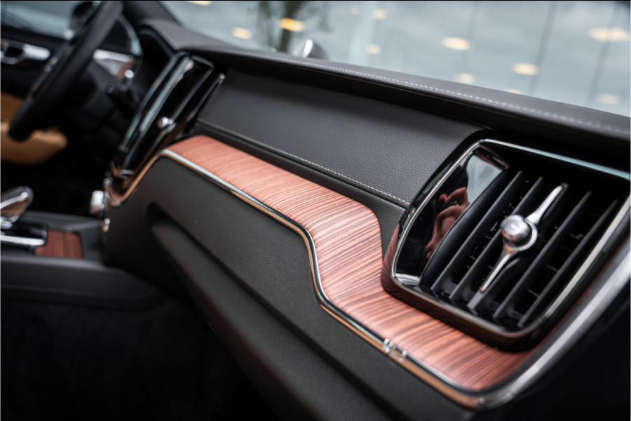 Volvo XC60 2.0 T6 Plug-in hybrid AWD Ultra Bright - Massage - B&W - HUD NP 85K