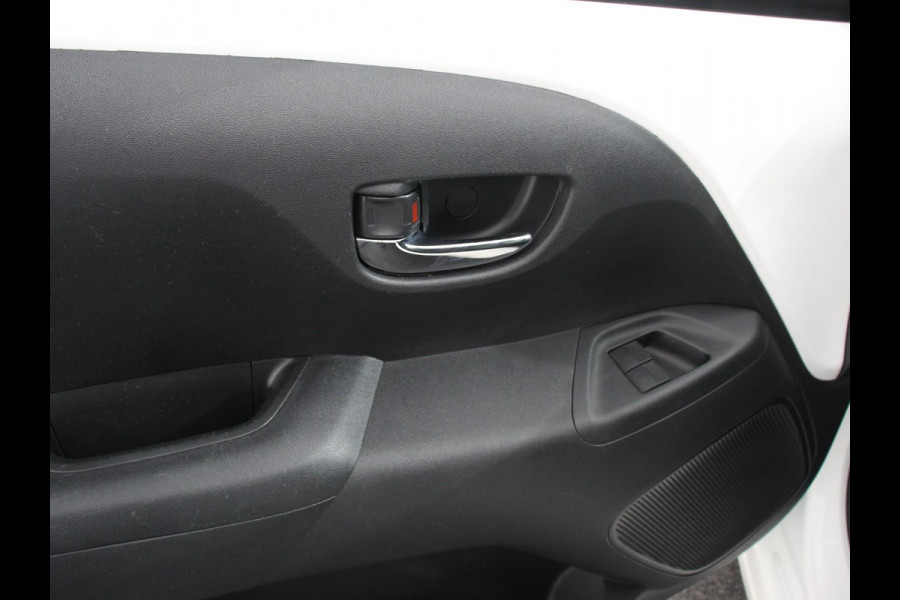 Citroën C1 1.0 e-VTi Shine Airco Achteruitrij Camera Bluetooth Radio Lichtmetalen velgen