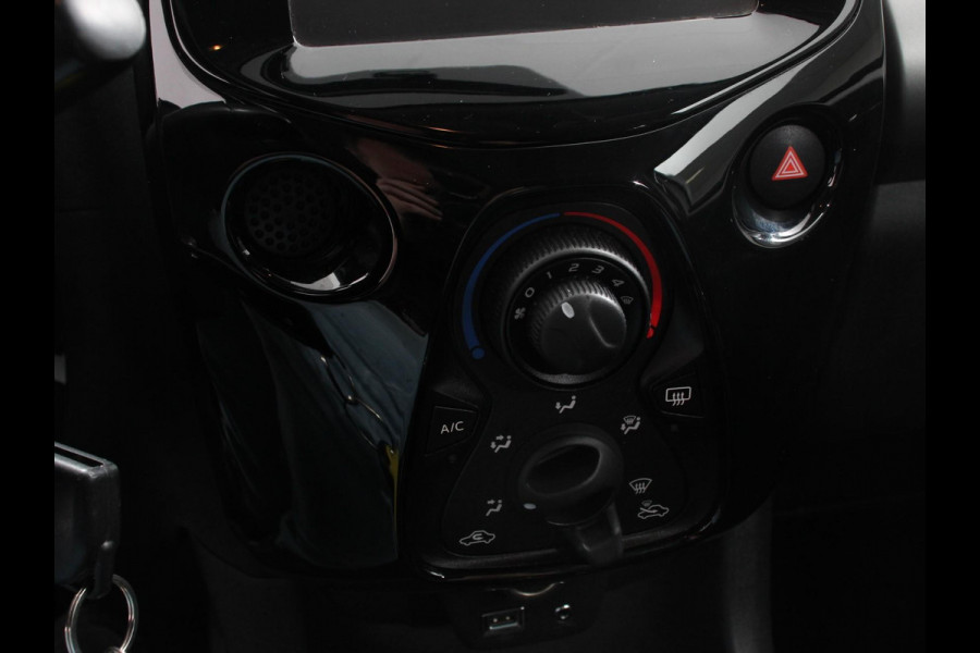 Citroën C1 1.0 e-VTi Shine Airco Achteruitrij Camera Bluetooth Radio Lichtmetalen velgen