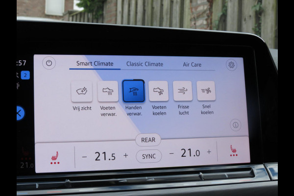 Volkswagen Golf 1.5 eTSI Style AUTOMAAT | ORG NEDERLANDS | PANODAK | HARMAN/KARDON | IQ LIGHT | STOELMASSAGE | CAMERA | DAB