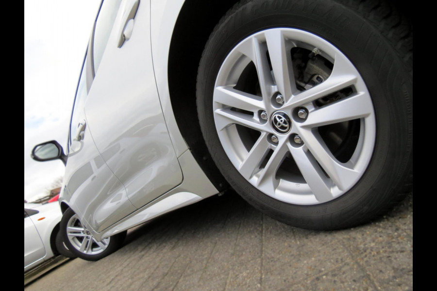 Toyota Corolla 1.8 Hybrid First Edition | STUUR+STOELVERWARMING | ADAPTIVE CRUISE CONTROL | NAVI | CAMERA | KEYLESS START | DAB+ |