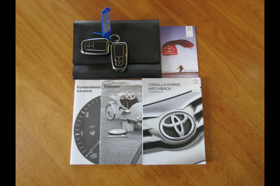 Toyota Corolla 1.8 Hybrid First Edition | STUUR+STOELVERWARMING | ADAPTIVE CRUISE CONTROL | NAVI | CAMERA | KEYLESS START | DAB+ |
