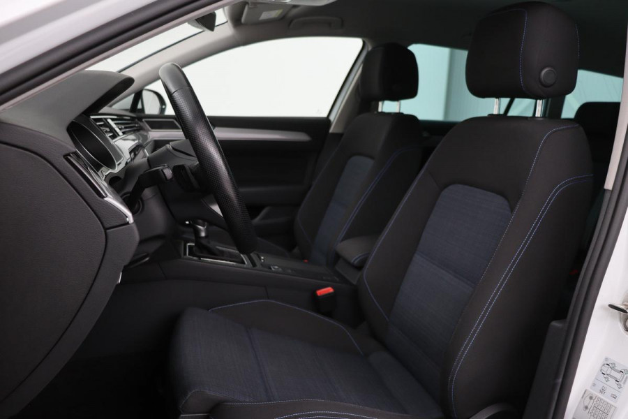 Volkswagen Passat 1.4 TSI PHEV GTE | Head-Up | Stoelverwarming | Camera | Adaptive cruise | Massage | Side Assist | Carplay | Matrix LED | Achterbankverwarming | Navigatie