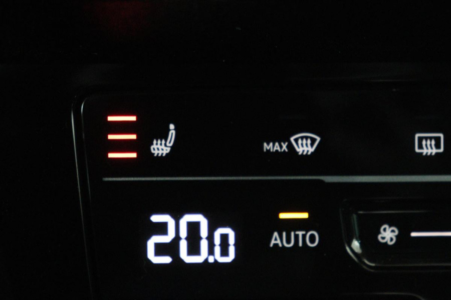 Volkswagen Passat 1.4 TSI PHEV GTE | Head-Up | Stoelverwarming | Camera | Adaptive cruise | Massage | Side Assist | Carplay | Matrix LED | Achterbankverwarming | Navigatie