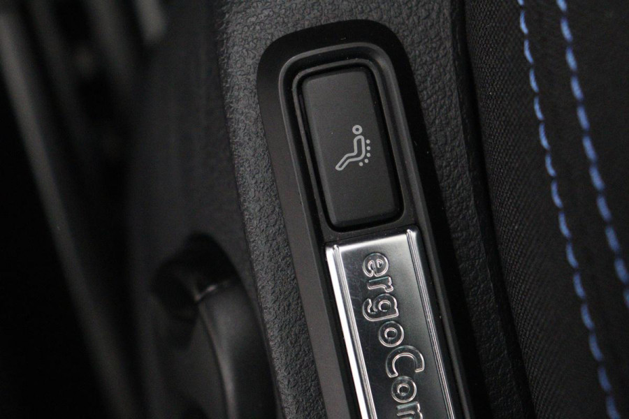 Volkswagen Passat 1.4 TSI PHEV GTE | Head-Up | Stoelverwarming | Camera | Adaptive cruise | Massage | Side Assist | Carplay | Matrix LED | Achterbankverwarming | Navigatie