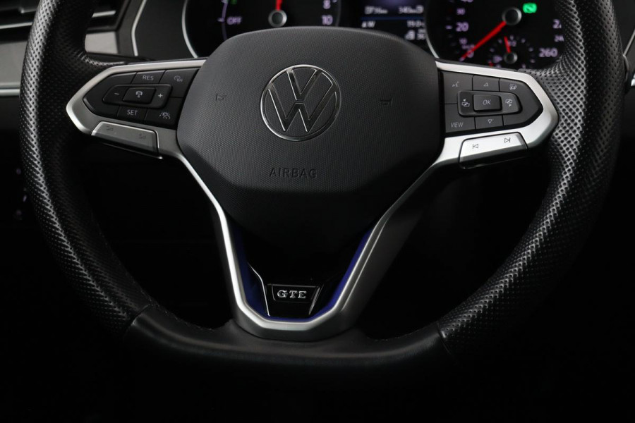 Volkswagen Passat 1.4 TSI PHEV GTE | Head-Up | Stoelverwarming | Camera | Adaptive cruise | Massage | Side Assist | Carplay | Matrix LED | Achterbankverwarming | Navigatie