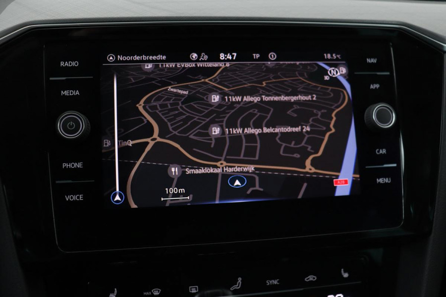 Volkswagen Passat 1.4 TSI PHEV GTE | Head-Up | Stoelverwarming | Camera | Adaptive cruise | Massage | Side Assist | Carplay | Matrix LED | Achterbankverwarming | Navigatie