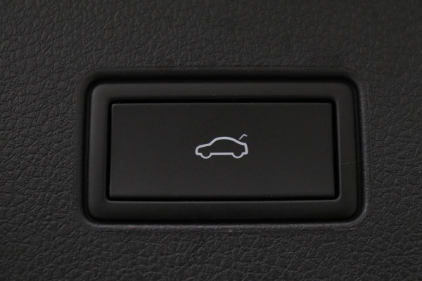 Volkswagen Passat 1.4 TSI PHEV GTE | Head-Up | Stoelverwarming | Camera | Adaptive cruise | Massage | Side Assist | Carplay | Matrix LED | Achterbankverwarming | Navigatie