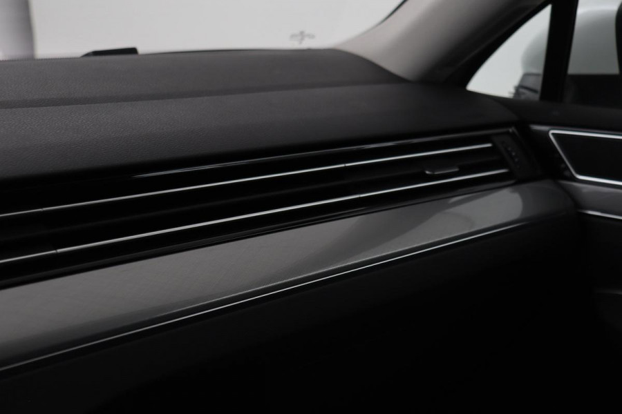 Volkswagen Passat 1.4 TSI PHEV GTE | Head-Up | Stoelverwarming | Camera | Adaptive cruise | Massage | Side Assist | Carplay | Matrix LED | Achterbankverwarming | Navigatie