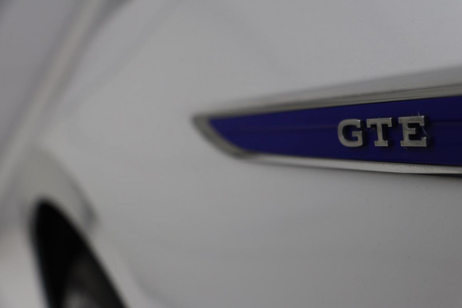 Volkswagen Passat 1.4 TSI PHEV GTE | Head-Up | Stoelverwarming | Camera | Adaptive cruise | Massage | Side Assist | Carplay | Matrix LED | Achterbankverwarming | Navigatie