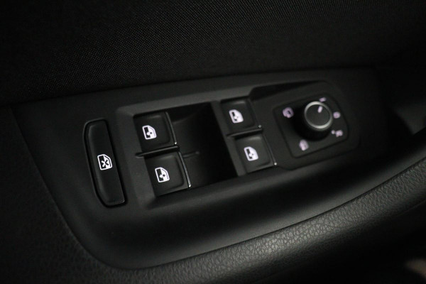 Volkswagen Passat 1.4 TSI PHEV GTE | Head-Up | Stoelverwarming | Camera | Adaptive cruise | Massage | Side Assist | Carplay | Matrix LED | Achterbankverwarming | Navigatie
