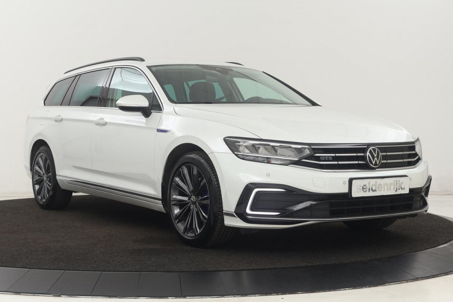 Volkswagen Passat 1.4 TSI PHEV GTE | Head-Up | Stoelverwarming | Camera | Adaptive cruise | Massage | Side Assist | Carplay | Matrix LED | Achterbankverwarming | Navigatie