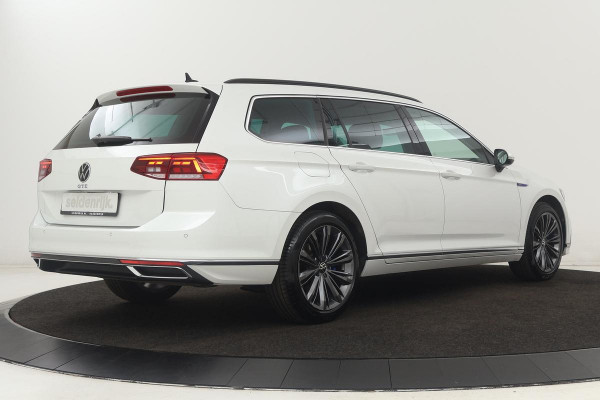 Volkswagen Passat 1.4 TSI PHEV GTE | Head-Up | Stoelverwarming | Camera | Adaptive cruise | Massage | Side Assist | Carplay | Matrix LED | Achterbankverwarming | Navigatie
