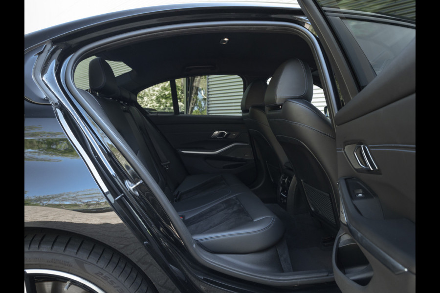 BMW 3-serie 330e M-Sport - Harman Kardon - Camera - Driving Assistant - 19 inch