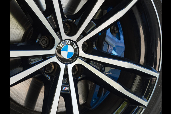 BMW 3-serie 330e M-Sport - Harman Kardon - Camera - Driving Assistant - 19 inch