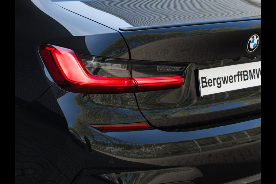 BMW 3-serie 330e M-Sport - Harman Kardon - Camera - Driving Assistant - 19 inch