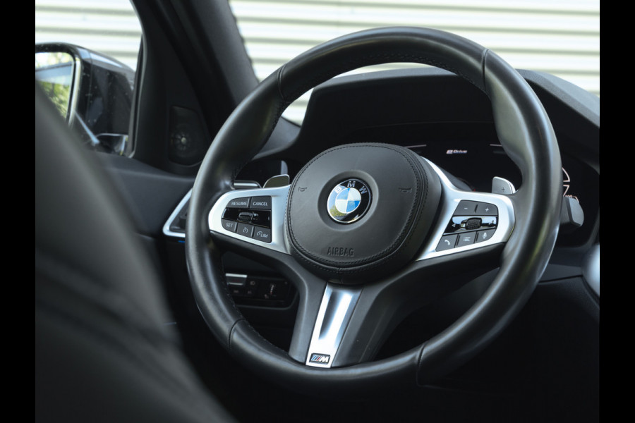 BMW 3-serie 330e M-Sport - Harman Kardon - Camera - Driving Assistant - 19 inch