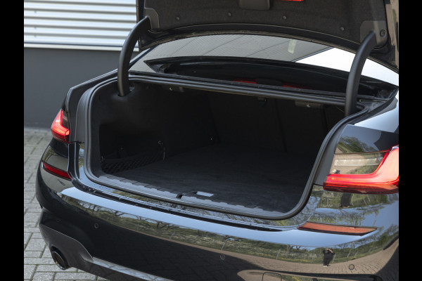 BMW 3-serie 330e M-Sport - Harman Kardon - Camera - Driving Assistant - 19 inch