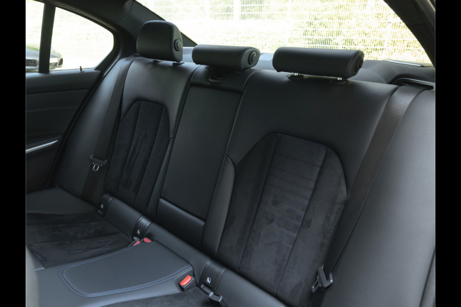 BMW 3-serie 330e M-Sport - Harman Kardon - Camera - Driving Assistant - 19 inch