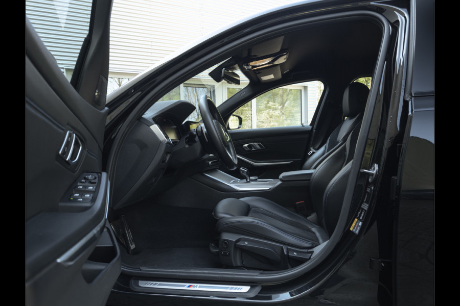 BMW 3-serie 330e M-Sport - Harman Kardon - Camera - Driving Assistant - 19 inch