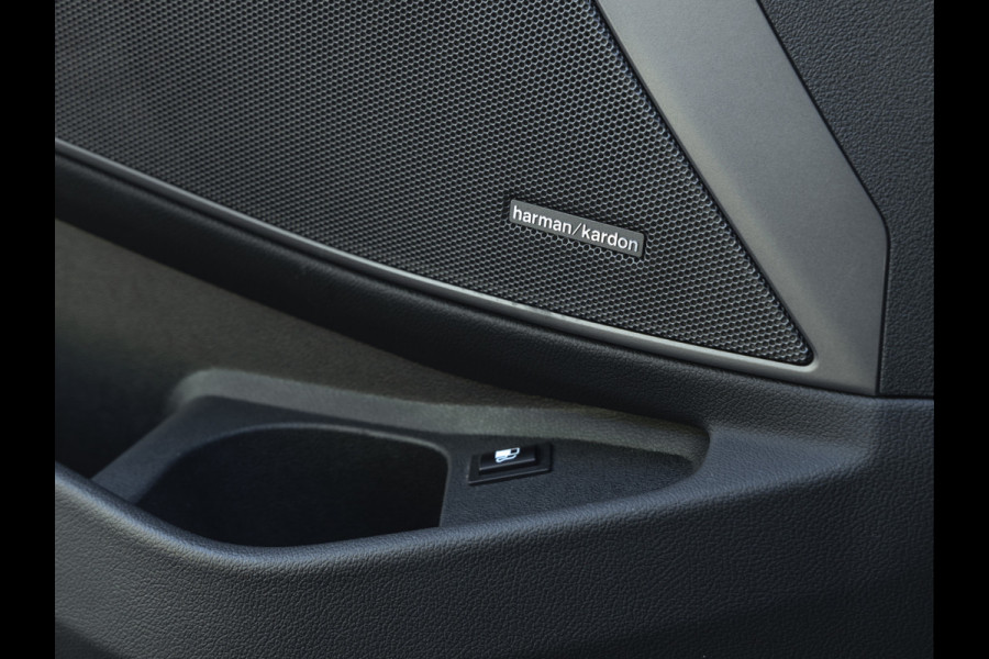 BMW 3-serie 330e M-Sport - Harman Kardon - Camera - Driving Assistant - 19 inch