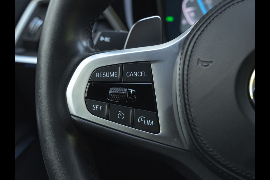 BMW 3-serie 330e M-Sport - Harman Kardon - Camera - Driving Assistant - 19 inch
