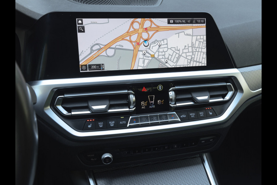 BMW 3-serie 330e M-Sport - Harman Kardon - Camera - Driving Assistant - 19 inch
