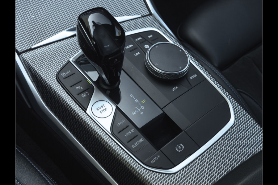 BMW 3-serie 330e M-Sport - Harman Kardon - Camera - Driving Assistant - 19 inch