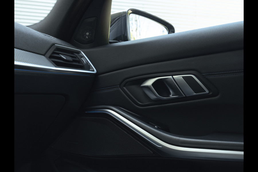 BMW 3-serie 330e M-Sport - Harman Kardon - Camera - Driving Assistant - 19 inch