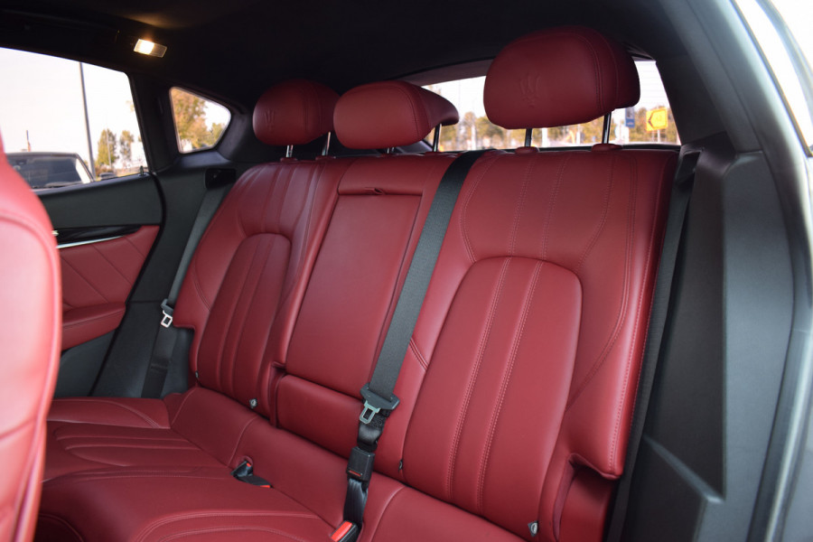 Maserati Levante 3.0 V6 S AWD GranLusso | Pano | H/K | Apple CarPlay | Luchtvering