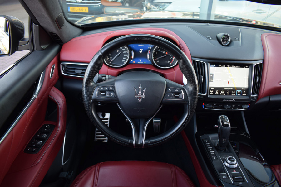 Maserati Levante 3.0 V6 S AWD GranLusso | Pano | H/K | Apple CarPlay | Luchtvering