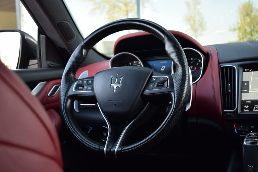 Maserati Levante 3.0 V6 S AWD GranLusso | Pano | H/K | Apple CarPlay | Luchtvering