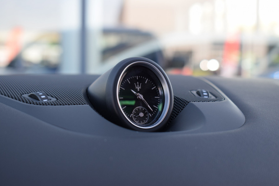 Maserati Levante 3.0 V6 S AWD GranLusso | Pano | H/K | Apple CarPlay | Luchtvering