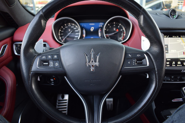 Maserati Levante 3.0 V6 S AWD GranLusso | Pano | H/K | Apple CarPlay | Luchtvering