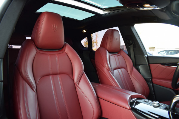 Maserati Levante 3.0 V6 S AWD GranLusso | Pano | H/K | Apple CarPlay | Luchtvering