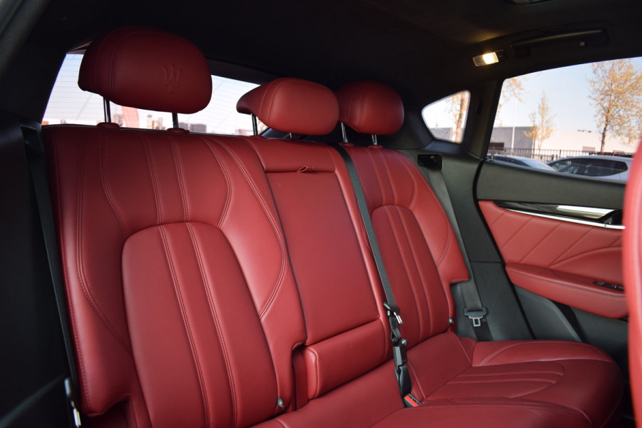 Maserati Levante 3.0 V6 S AWD GranLusso | Pano | H/K | Apple CarPlay | Luchtvering