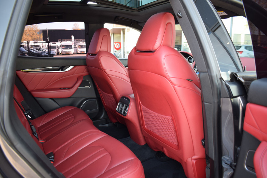Maserati Levante 3.0 V6 S AWD GranLusso | Pano | H/K | Apple CarPlay | Luchtvering